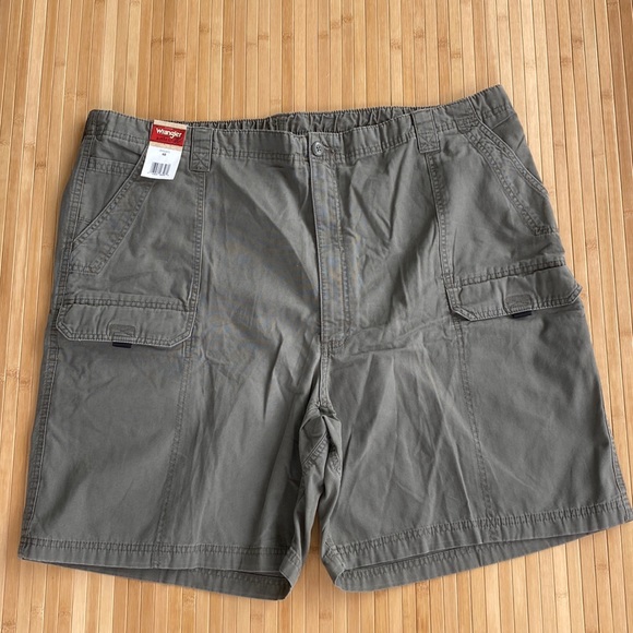 WRANGLER Authentic Cargo 6 Pockets Shorts Size 48 Color Gray Brand New With Tags - Picture 1 of 11